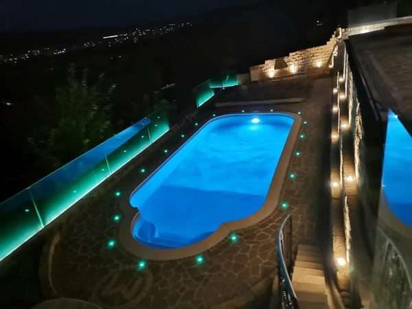 Piscine à Weiningen