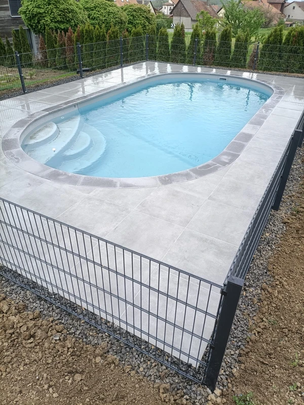 Piscine à Oulens